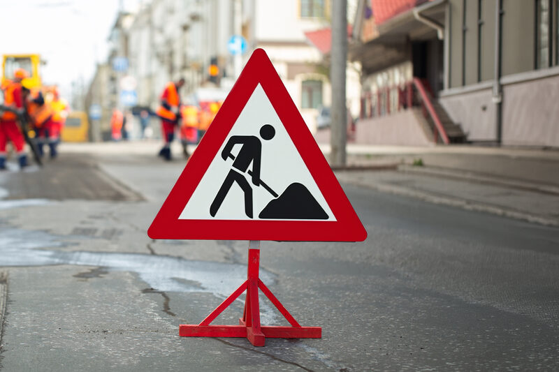 Baustellenschild an einer Straße in Hürth